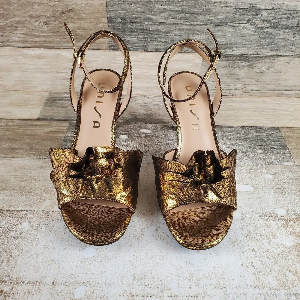 Unisa Fortesa Women Sandal Sz 8 M Gold Metallic Ruffle Ankle Strap Stiletto Heel